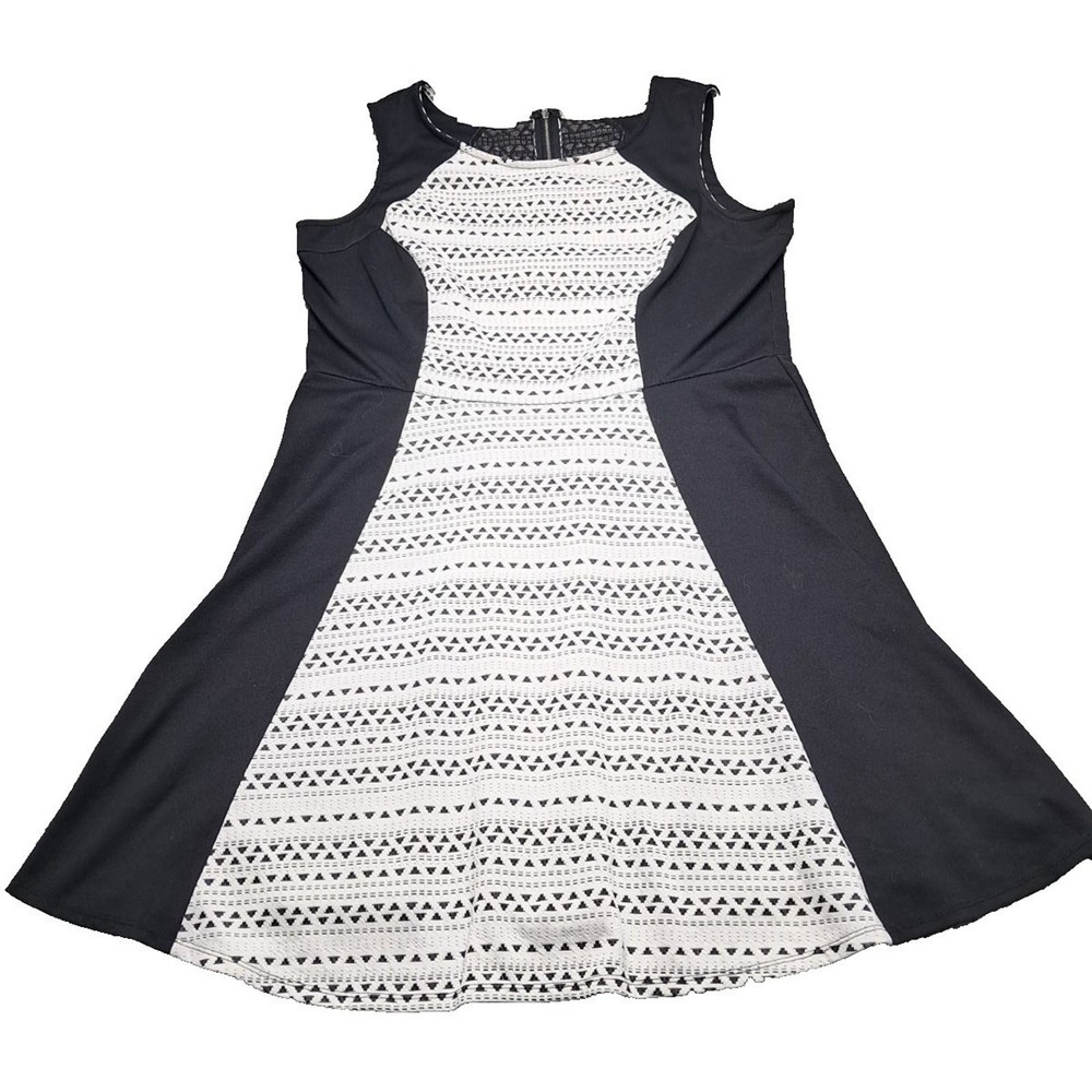 Maurices Dress Womens Sz 1 Black Aztec Textured Contrast Sleeveless Fit & Flare